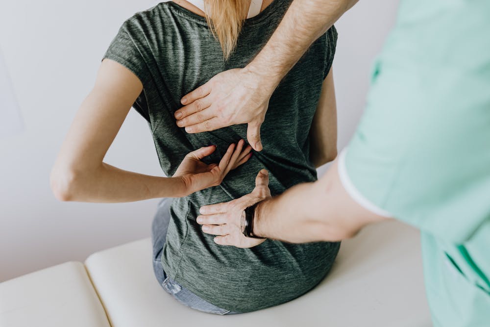 A hands-on chiropractic assessment, from the practice’s existing website